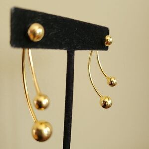 NWT Gold plated earring